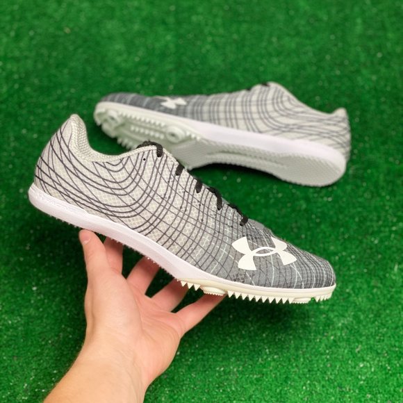 Under Armour Kick Distance 3 Mens Track Shoes Grey White 3022003-101 NEW Size 12 - Picture 1 of 6
